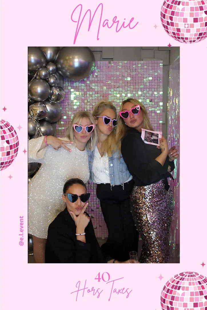 Tirage photobooth rose aux boules à facettes pour un anniversaire de 40 ans