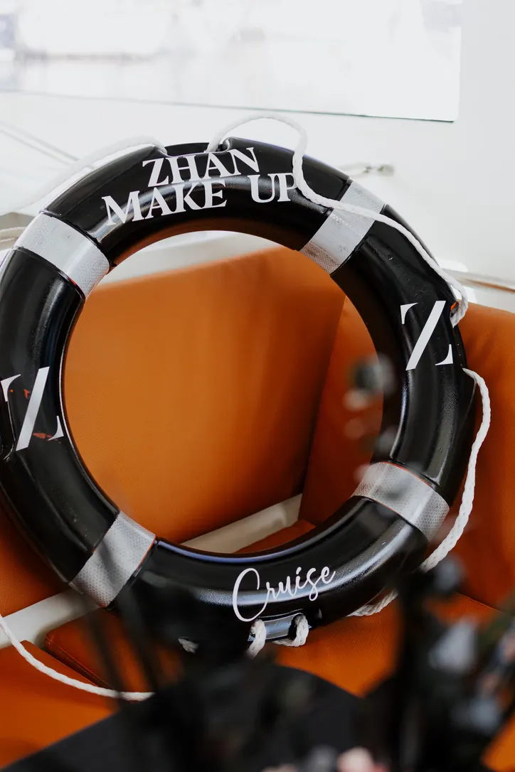 Bouée noire personnalisée « Zhan Make Up Cruise »